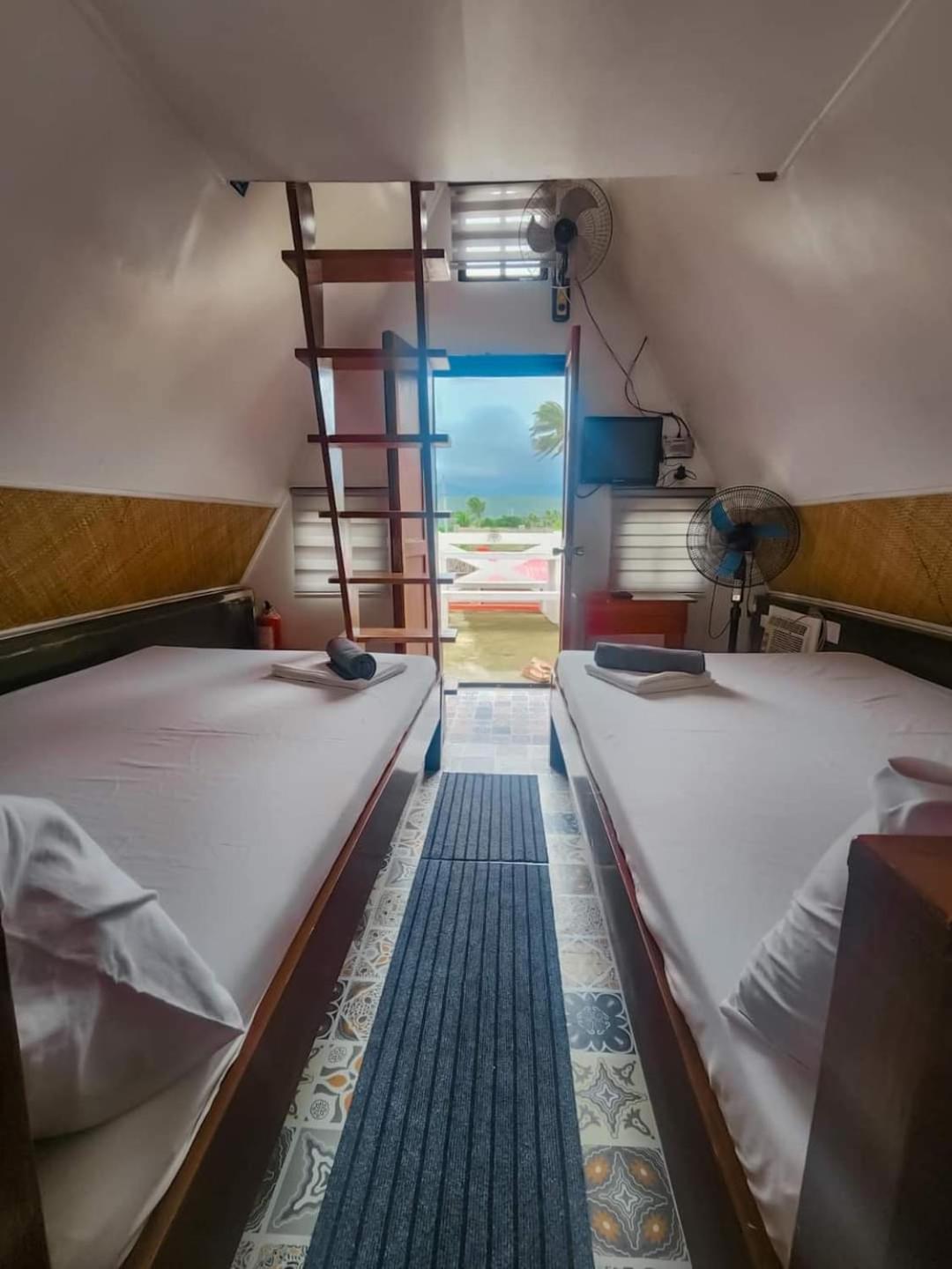 Triangle Huts Hotel Pagudpud Kültér fotó